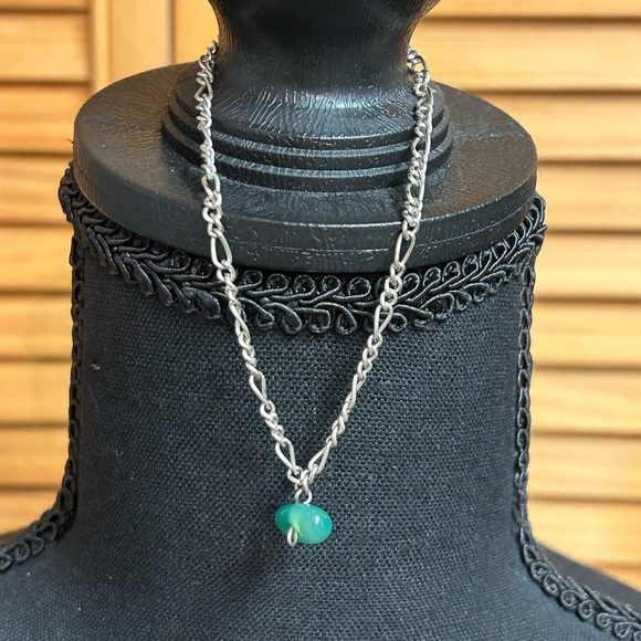 Elegant Silver Chain anklet with Green Accent - Picture 1 of 4